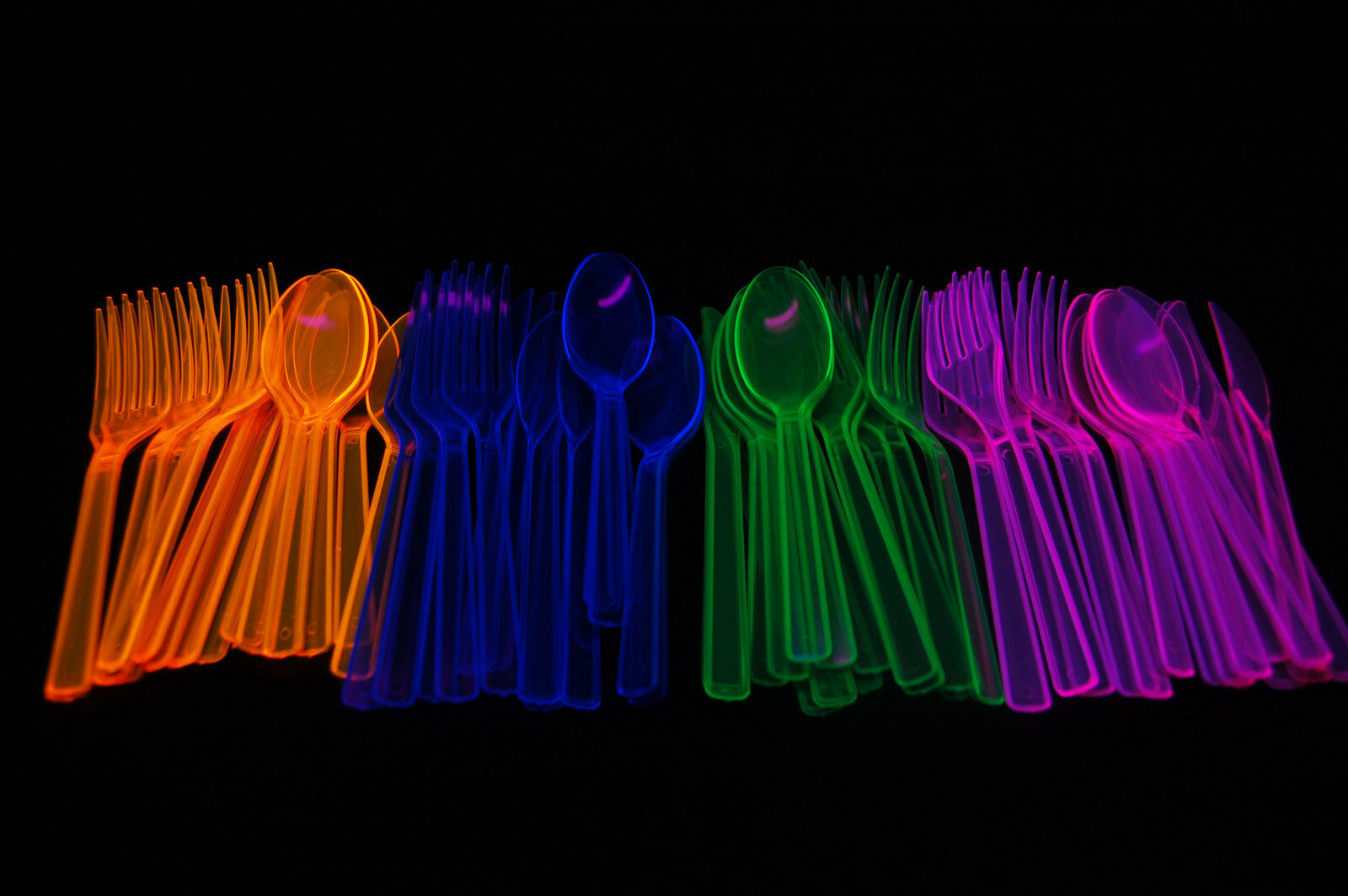 Neon Blacklight Reactive 51 Piece Plastic Cutlery Set