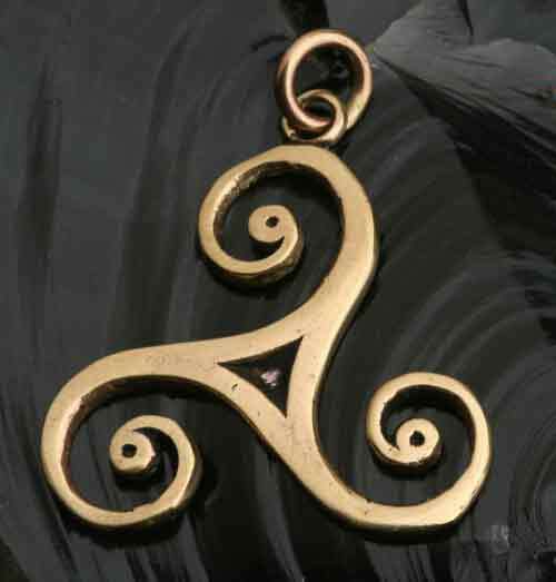 Celtic Triskele Pendant Bronze Symbol Jewelry - New